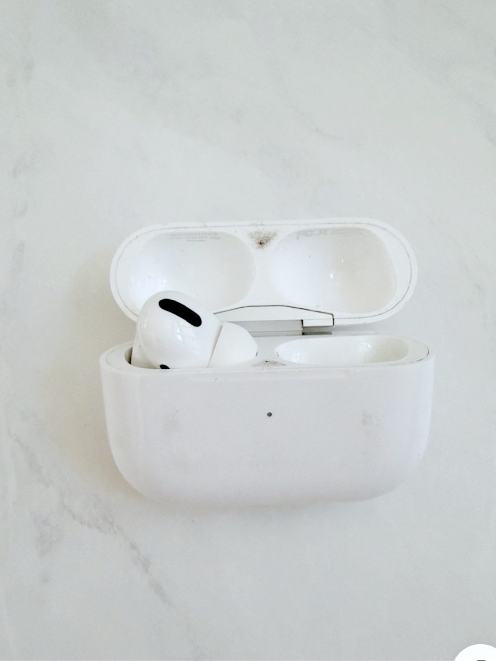 Apple AirPods Pro 1st Gen Left Wireless Earbud with Charging Case